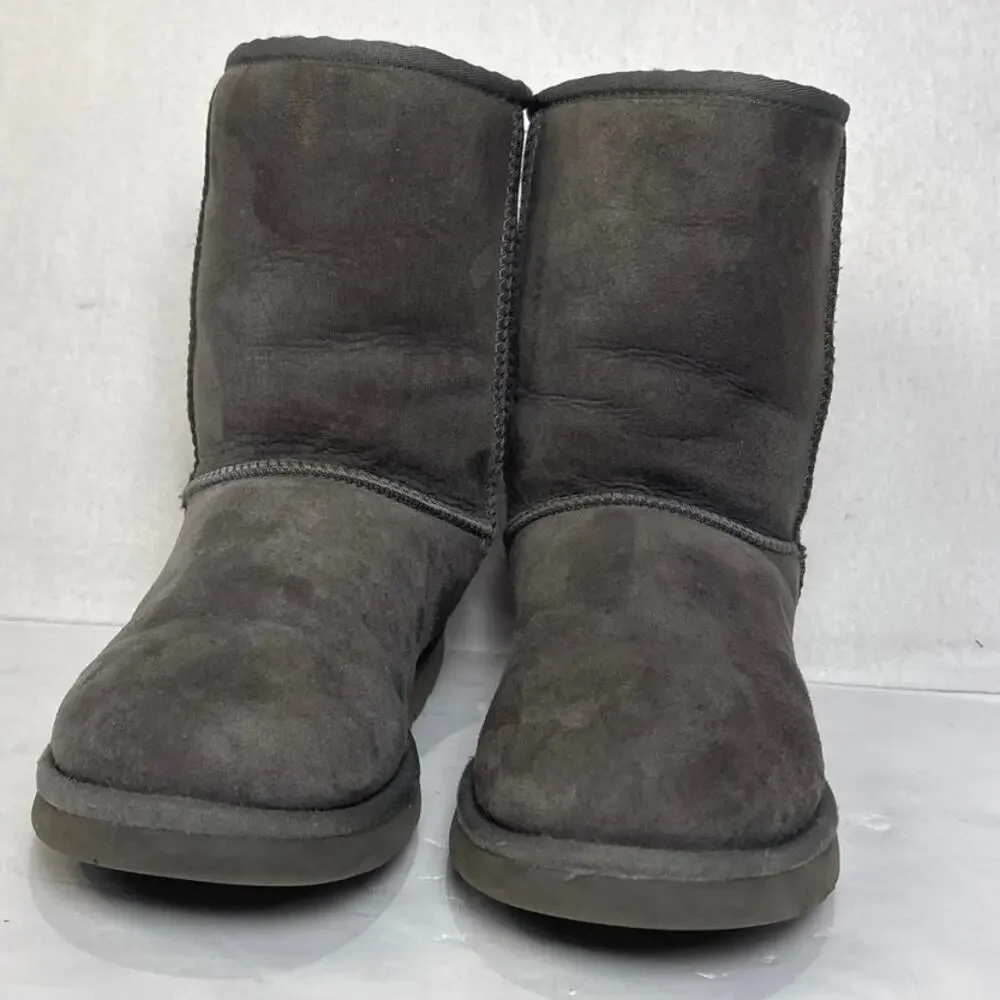 UGG Australia Classic Short Gray Sheepskin Boots Women Size 9 S/N 5826